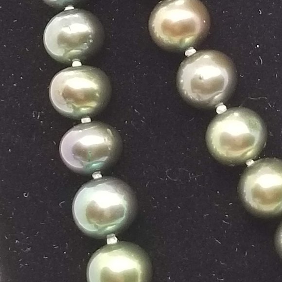 Pearl Necklace - Picture 8 of 10